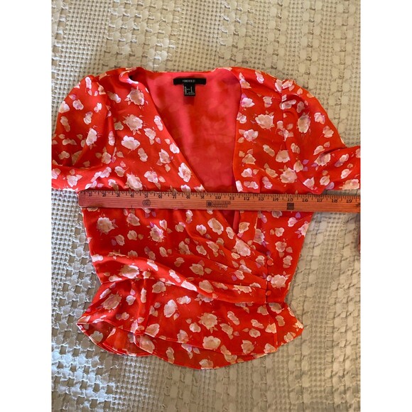 Forever 21 Blouse Size Small Top Red Floral Flowy Feminine Faux Wrap Top Stylish - Picture 9 of 11